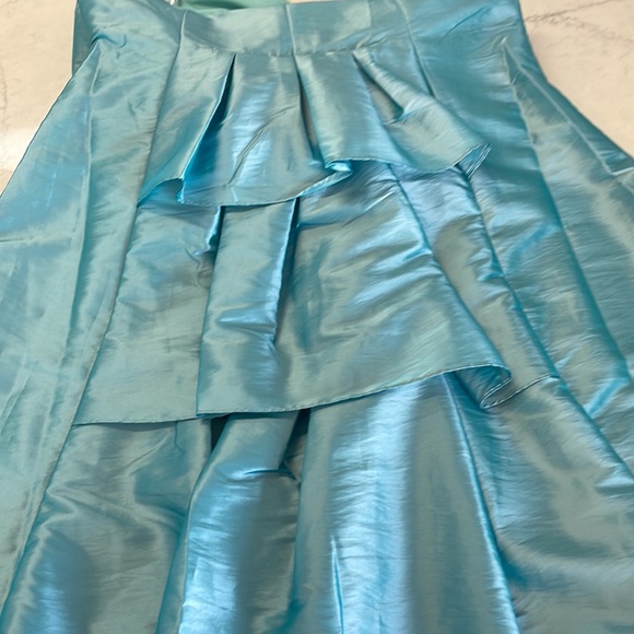 Beautiful Turquoise/Mardi Formal Gown by Private Collection Size 10 - Picture 10 of 13